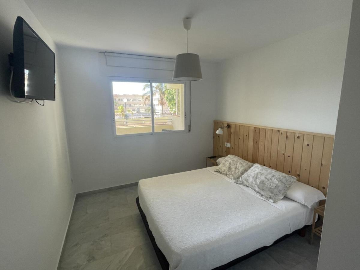 토레몰리노스 Apartamento En La Carihuela Con Piscina Y Parking, Al Lado De La Playa 아파트 외부 사진